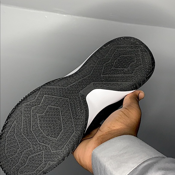 NIKE ZOOM SHIFT TB - Picture 2 of 4